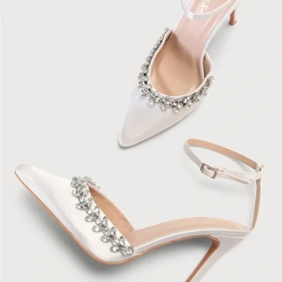 Lulu’s White Satin Rhinestone Pointed-Toe Pumps Size 8.5 New In Box - Picture 3 of 4
